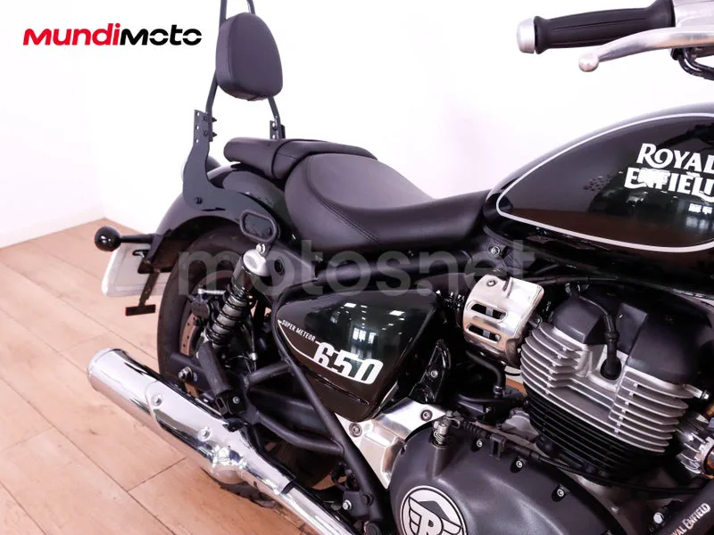 Royal Enfield Super Meteor 650 - Vista 39