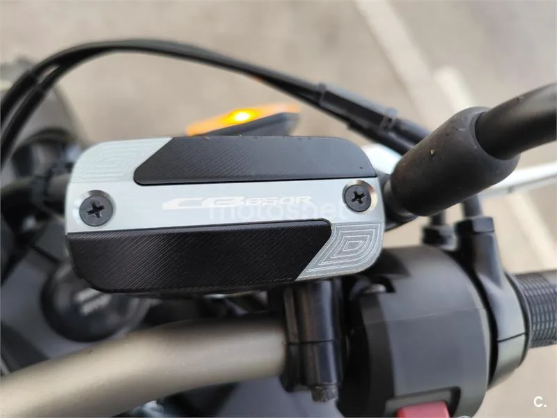 Honda CB650R - Vista 12