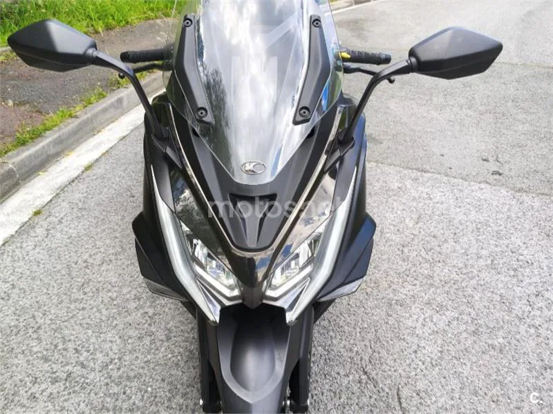 Kymco AK 550 - Vista 3