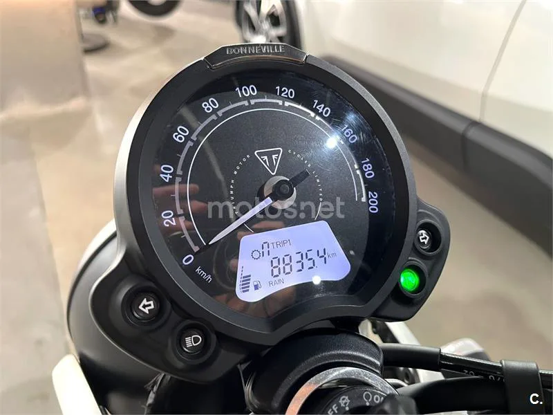 Triumph Street Twin - Vista 11