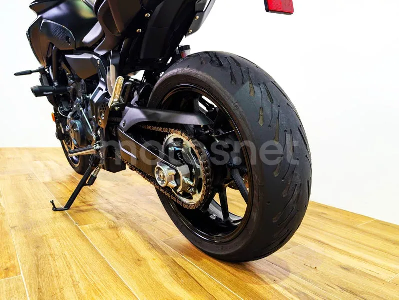 Yamaha MT-07 - Vista 10