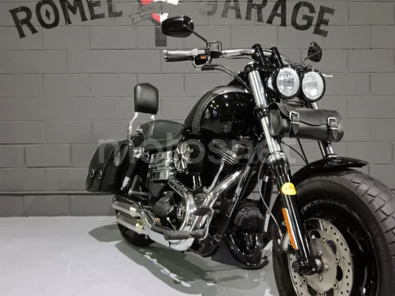 Harley-Davidson Dyna Fat Bob - Vista 14