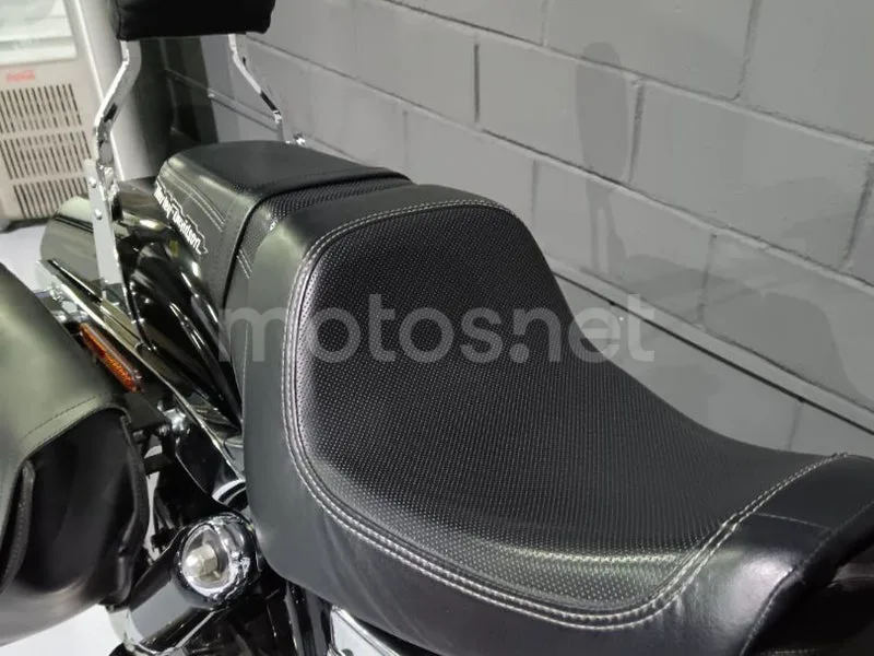 Harley-Davidson Dyna Fat Bob - Vista 16