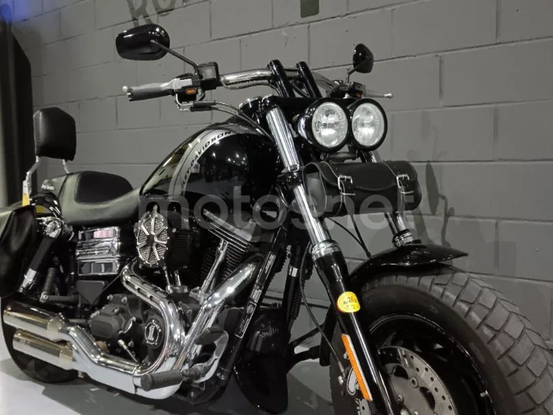 Harley-Davidson Dyna Fat Bob - Vista 18