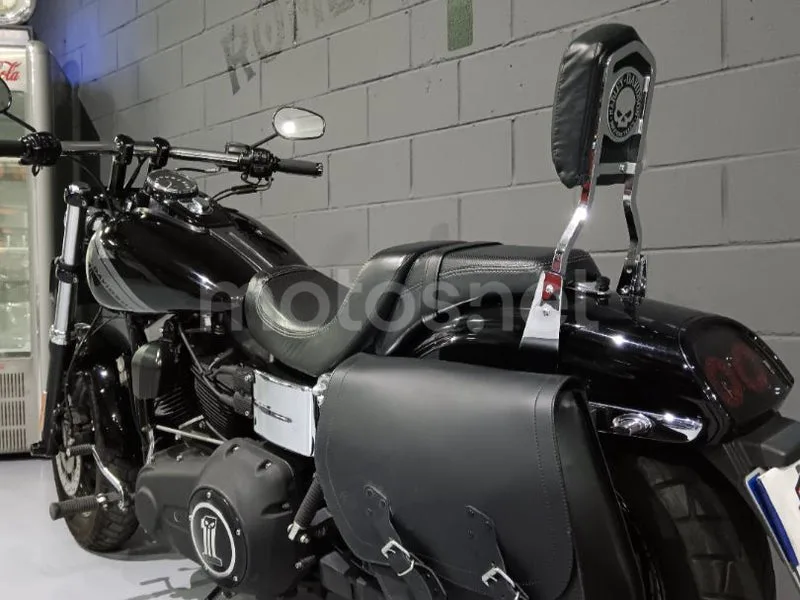 Harley-Davidson Dyna Fat Bob - Vista 19