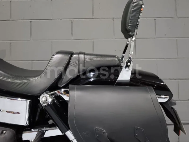 Harley-Davidson Dyna Fat Bob - Vista 10