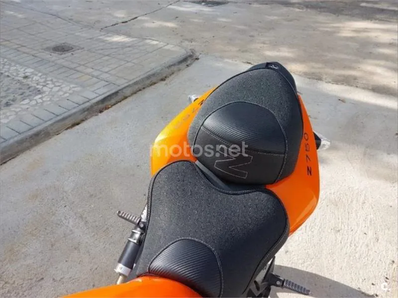 Kawasaki Z750 - Vista 5
