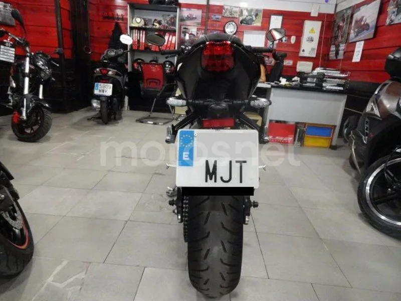 Triumph Street Triple 765 - Vista 8