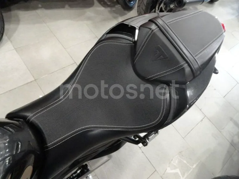 Triumph Street Triple 765 - Vista 9