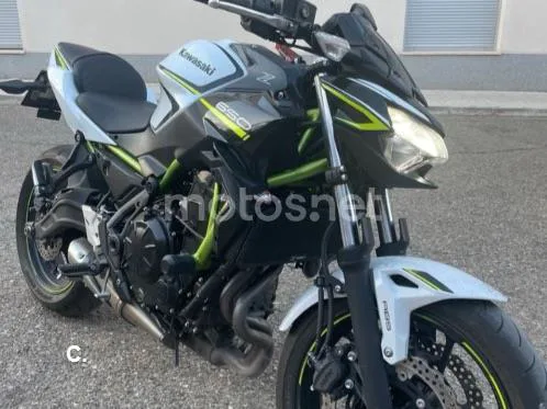 Kawasaki Z650 - Vista 3