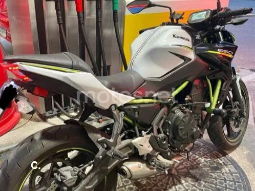 Kawasaki Z650 - Vista 4