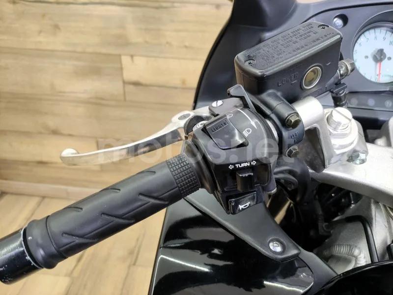 Honda VFR800F - Vista 21