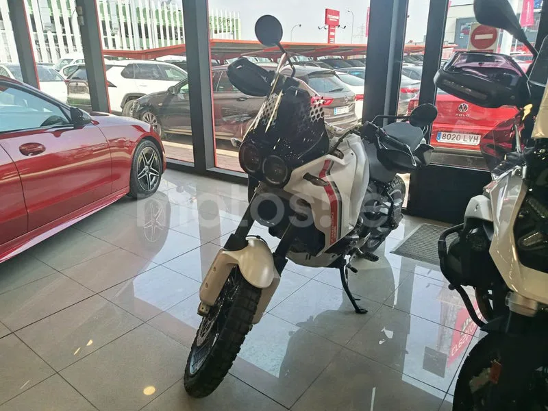 Ducati DesertX - Vista 3