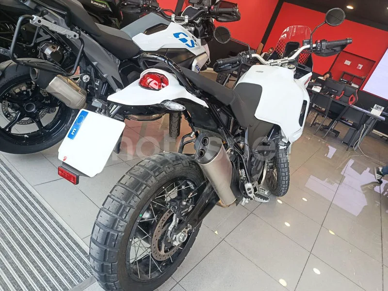 Ducati DesertX - Vista 8