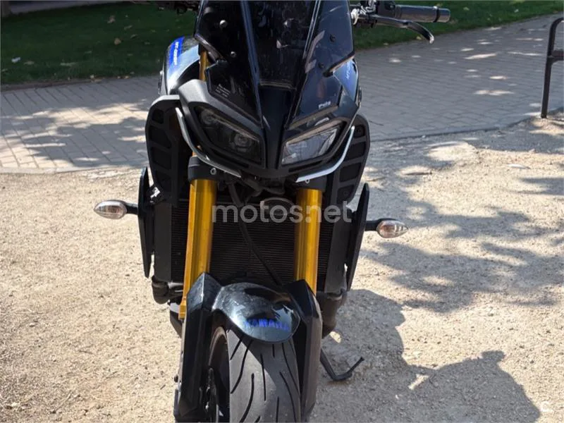 Yamaha MT-09 - Vista 9
