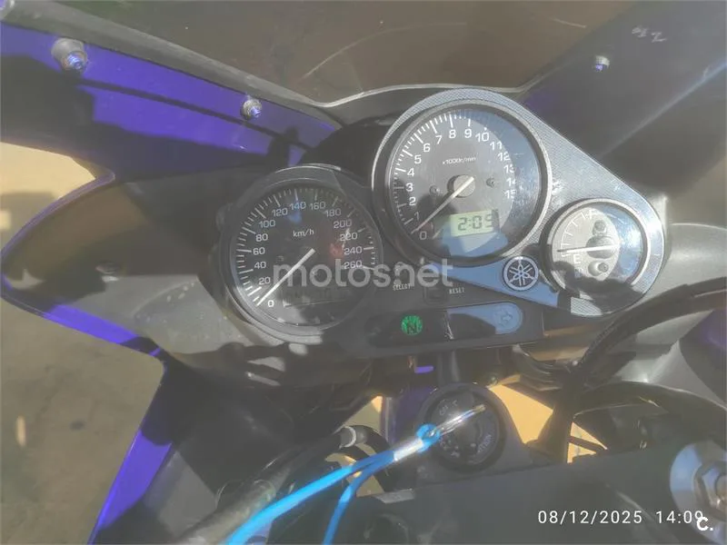Yamaha FZS600 Fazer - Vista 8