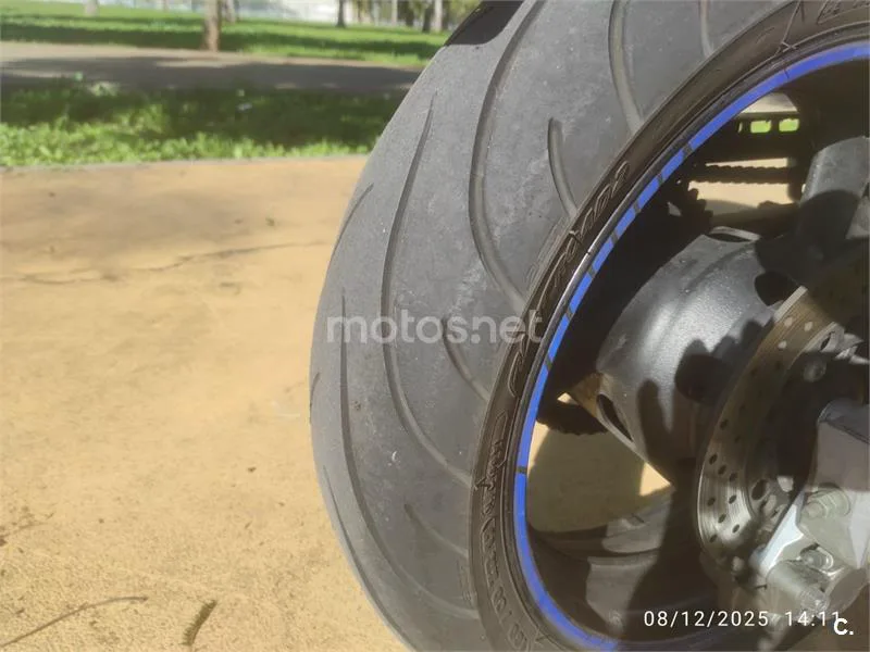 Yamaha FZS600 Fazer - Vista 10