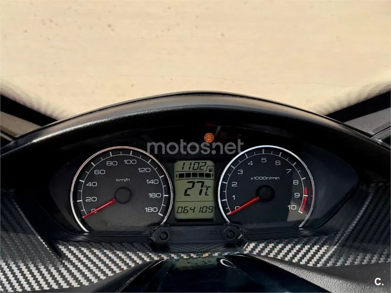 Suzuki Burgman 400 - Vista 7