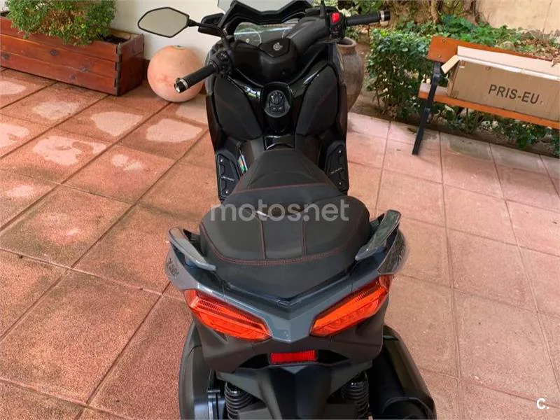 Yamaha XMAX 300 - Vista 11