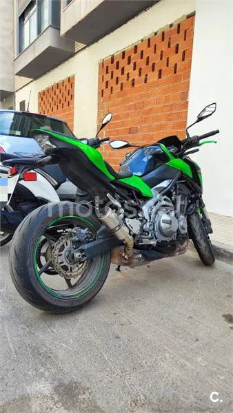 Kawasaki Z900 - Vista 3