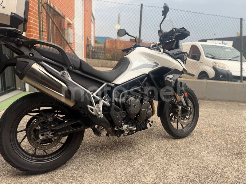 Triumph Tiger 900 - Vista 7