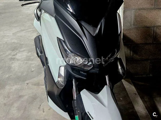Yamaha XMAX 250 - Vista 4