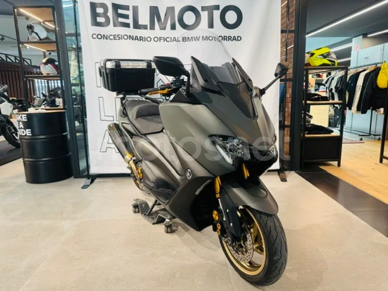 Yamaha TMAX 560 - Vista 4