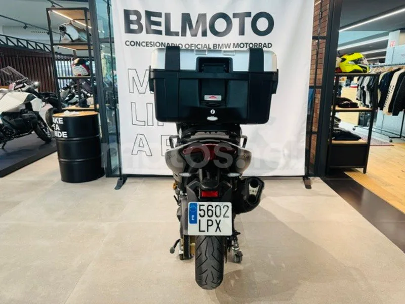 Yamaha TMAX 560 - Vista 7
