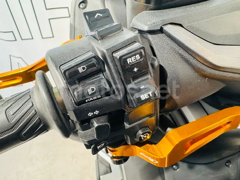 Yamaha TMAX 560 - Vista 8
