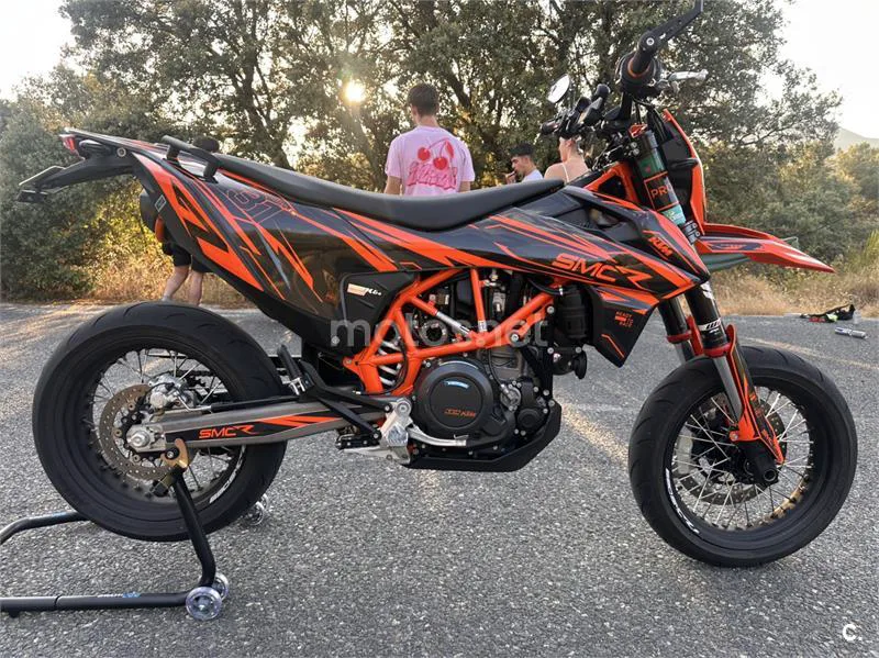 KTM 690 SMC R - Vista 7