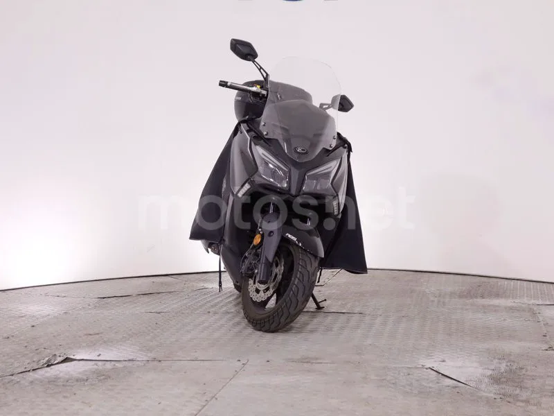 Piaggio MP3 - Vista 3