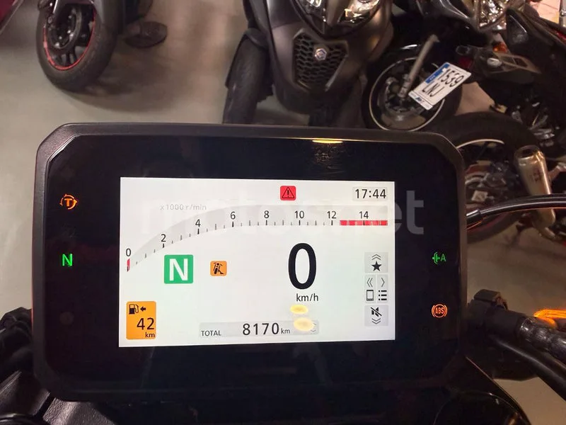 Honda CB650R - Vista 4