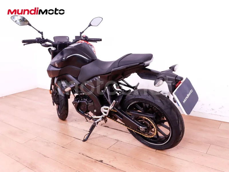 Yamaha MT-125 - Vista 8