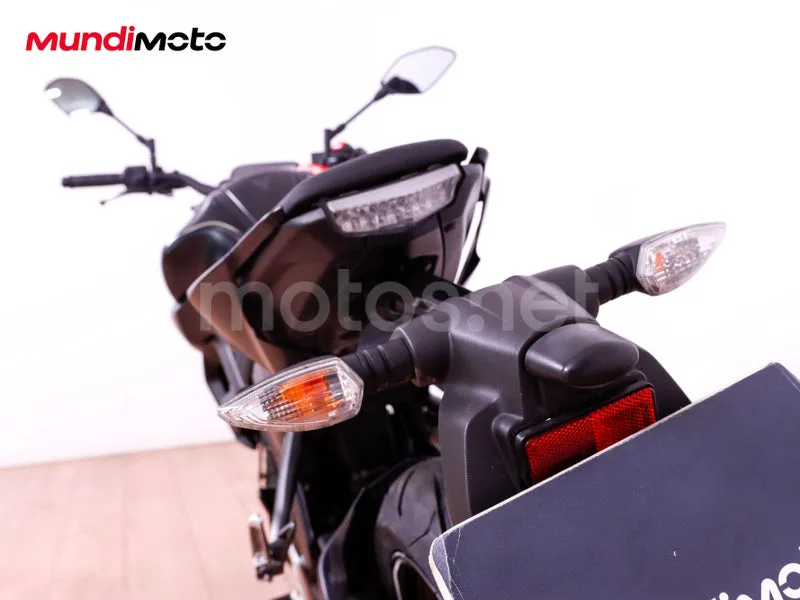 Yamaha MT-125 - Vista 9