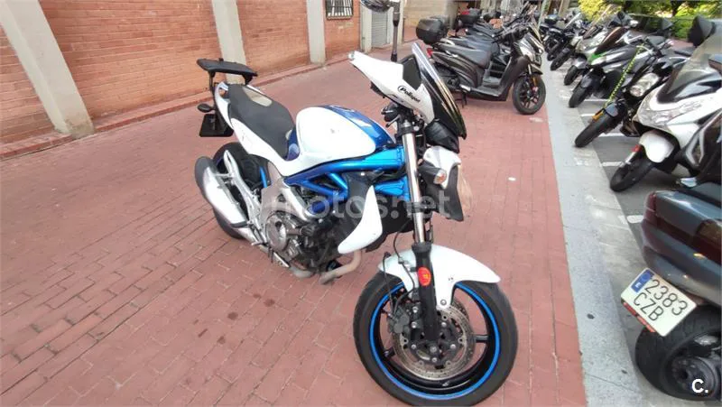 Suzuki Gladius 650 3100 € 2010 Barcelona - 2