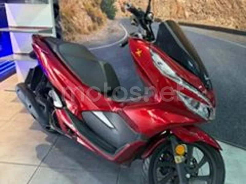 Honda PCX125 - Vista 9