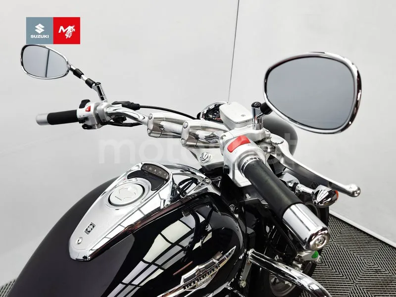 Suzuki Intruder M800 - Vista 8