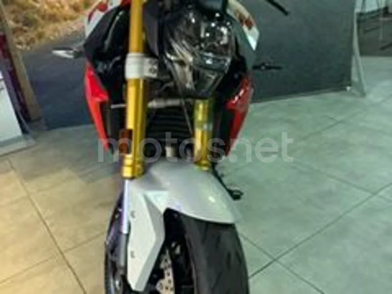 BMW F 900 R - Vista 4