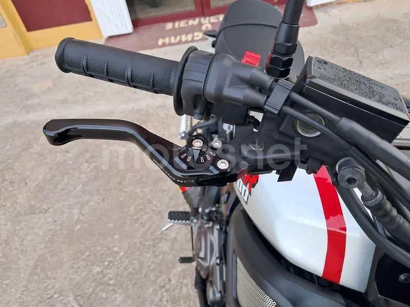 Yamaha XSR700 - Vista 11