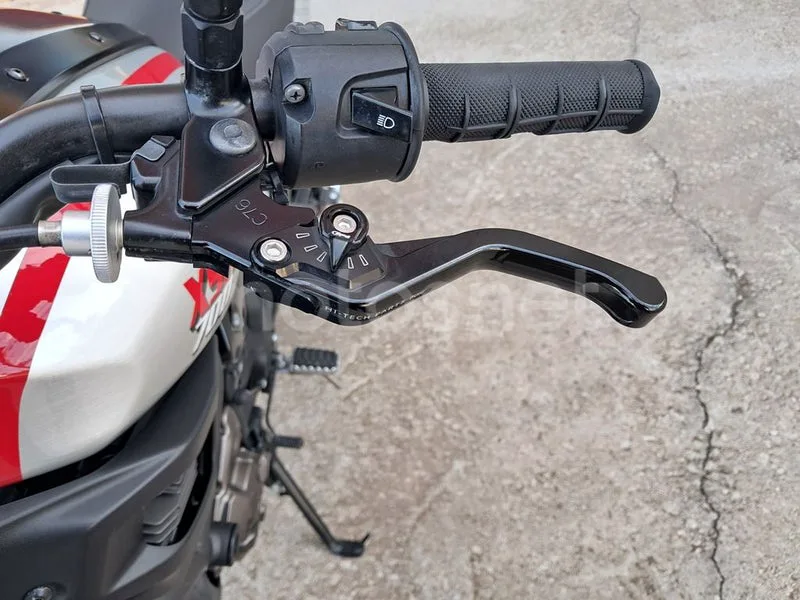 Yamaha XSR700 - Vista 12