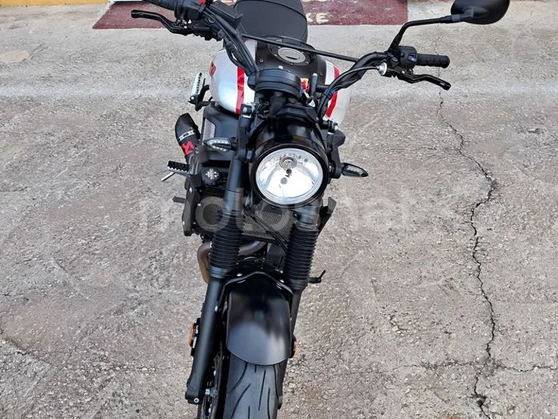 Yamaha XSR700 - Vista 4