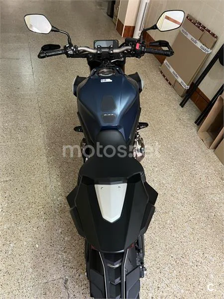 Honda CB650R - Vista 3