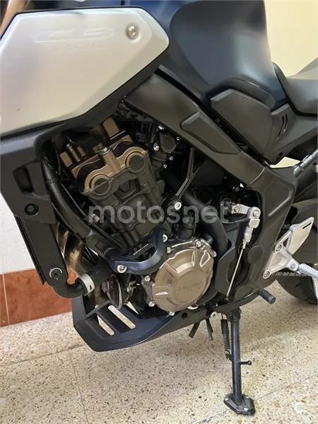 Honda CB650R - Vista 4