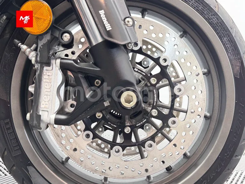 Benelli TRK 502 - Vista 9