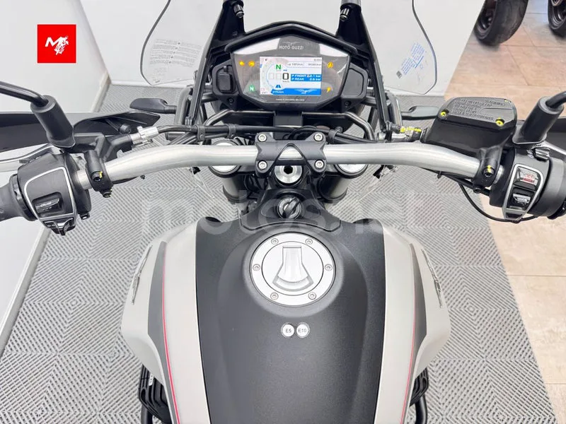 Moto Guzzi V85 TT - Vista 7