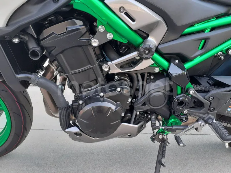 Kawasaki Z900 - Vista 11