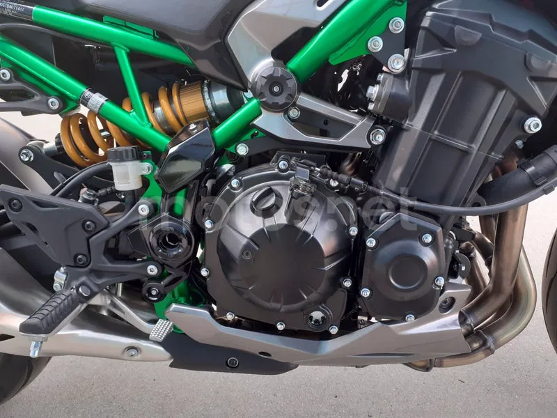 Kawasaki Z900 - Vista 15