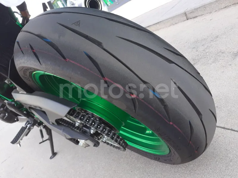 Kawasaki Z900 - Vista 21
