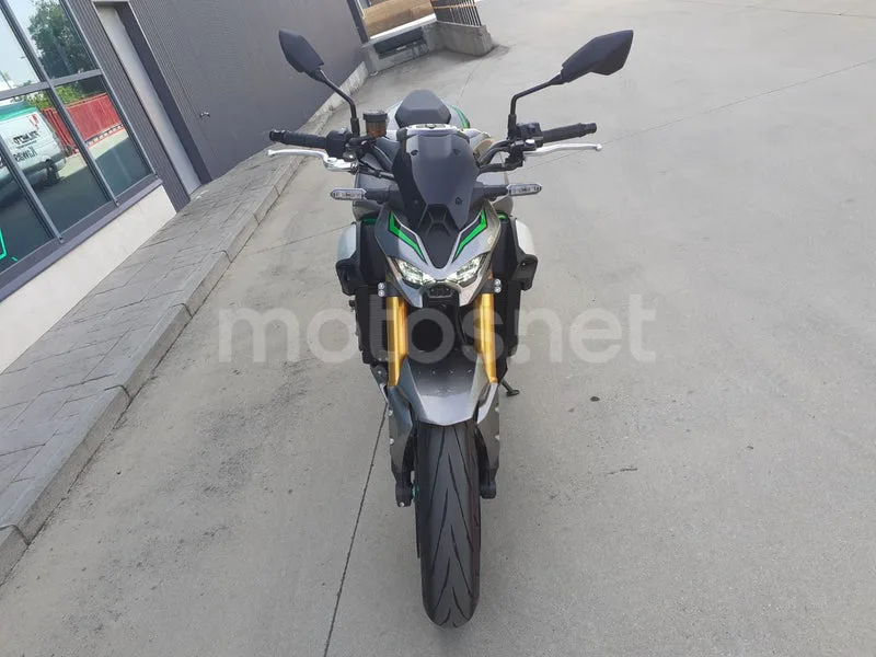 Kawasaki Z900 - Vista 4