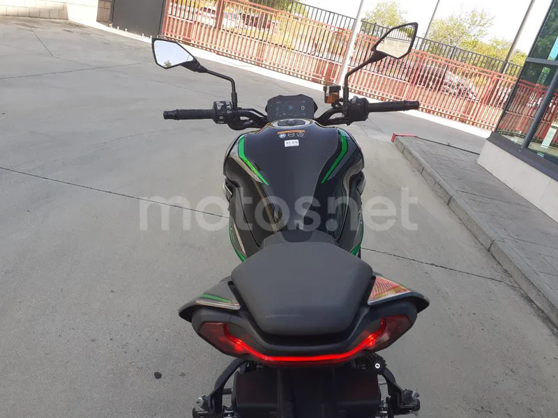 Kawasaki Z900 - Vista 8